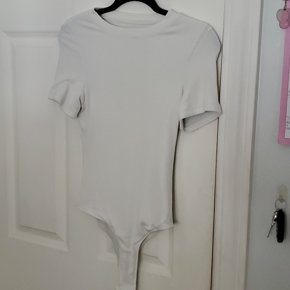 KLASSY NETWORK WHITE SHORTSLEEVE BODYSUIT